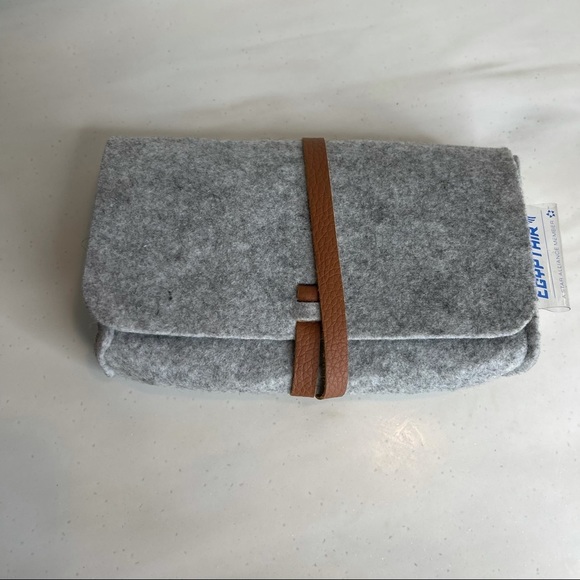 Gray Thick Felt Toiletry Bag - Picture 12 of 13
